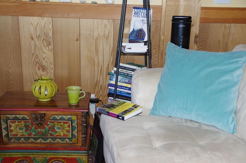 Blitz Beach House Oceanside Suite Powell River Bagian luar foto