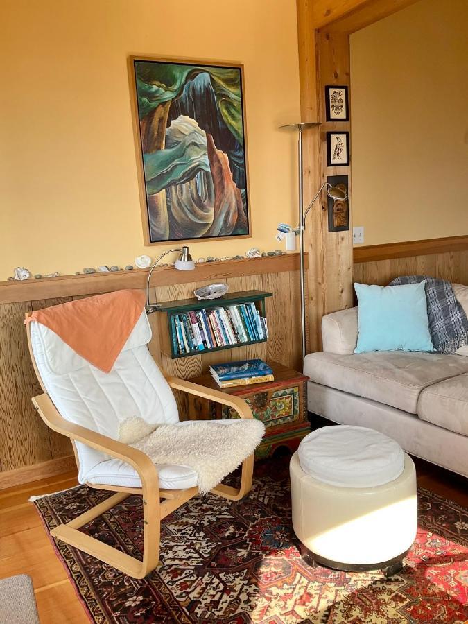 Blitz Beach House Oceanside Suite Powell River Bagian luar foto
