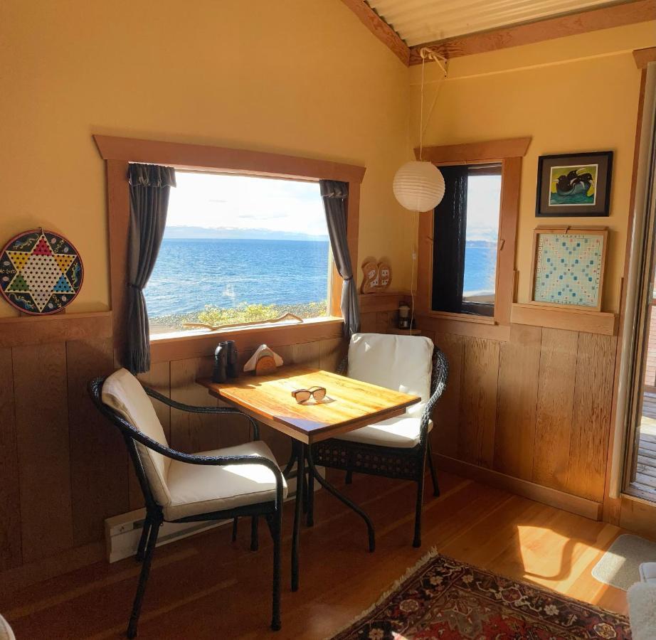 Blitz Beach House Oceanside Suite Powell River Bagian luar foto