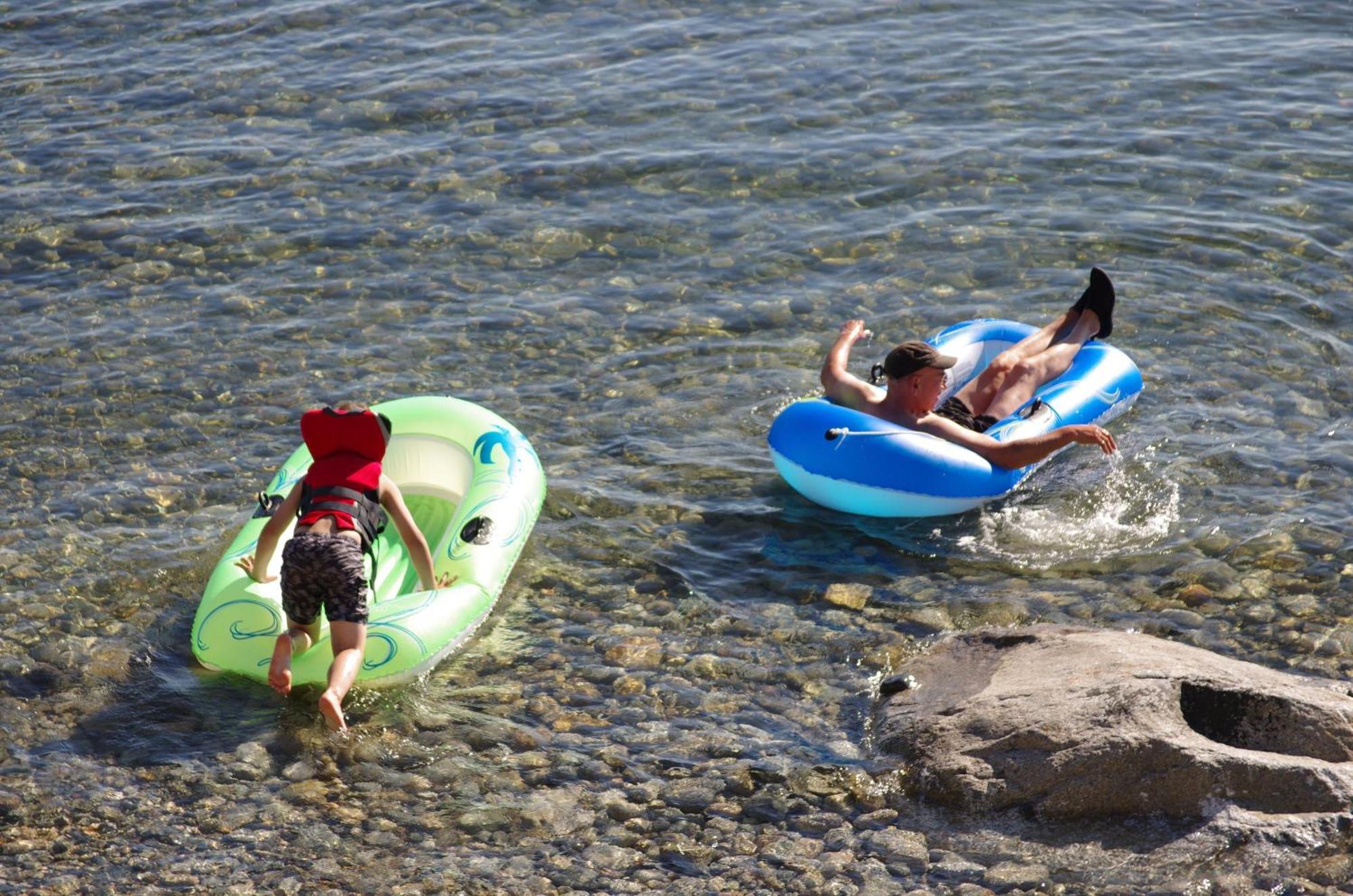 Blitz Beach House Oceanside Suite Powell River Bagian luar foto