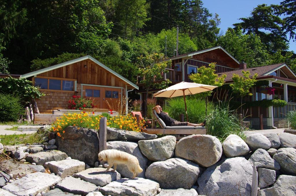 Blitz Beach House Oceanside Suite Powell River Bagian luar foto