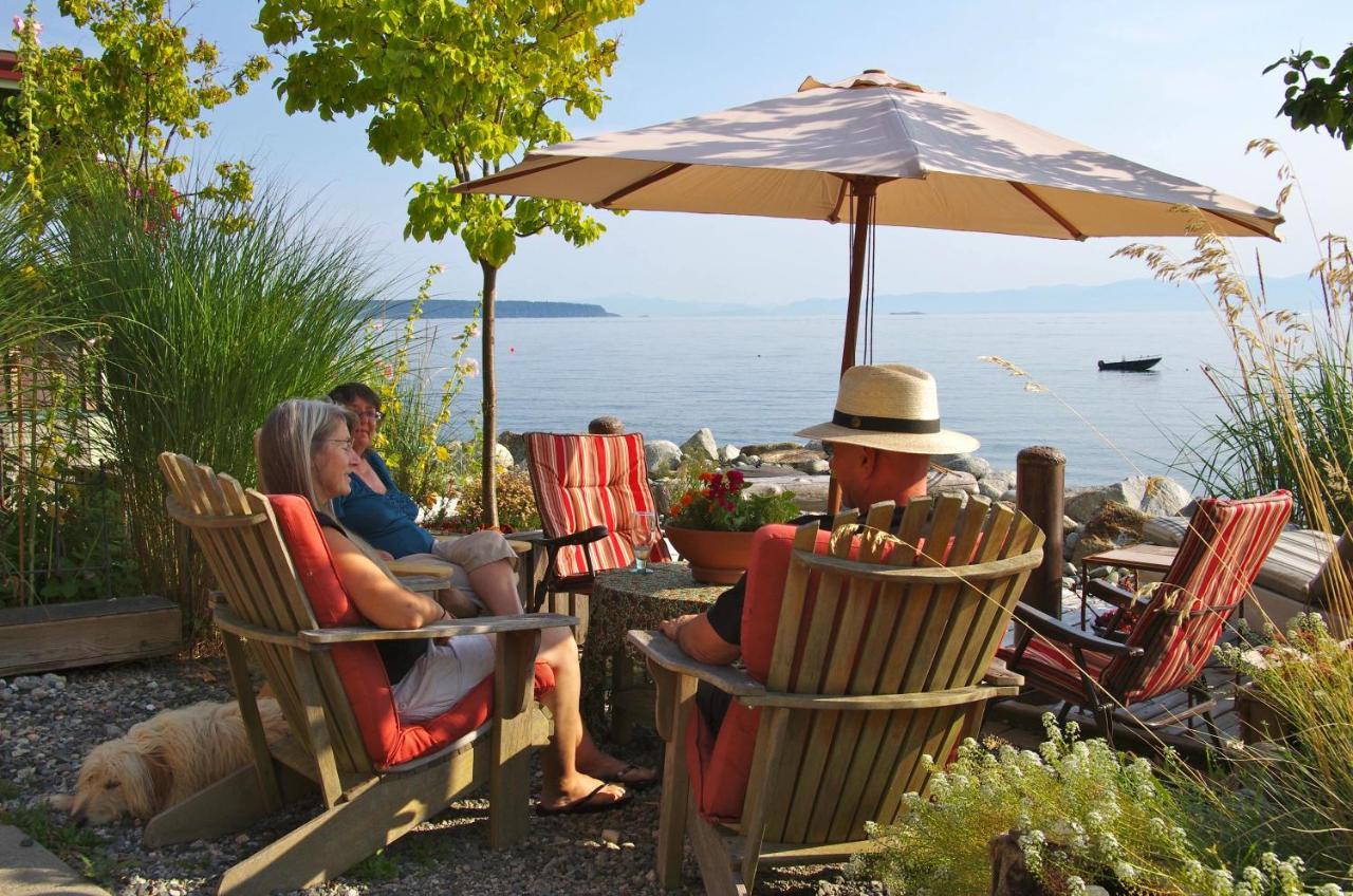 Blitz Beach House Oceanside Suite Powell River Bagian luar foto